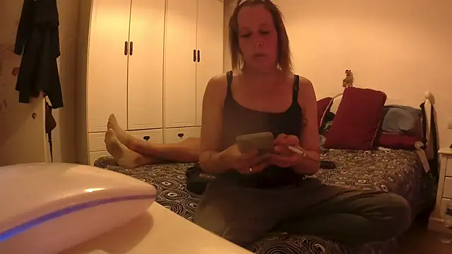 Gatitamiau40 online show from April 19, 2026, 1:01 pm