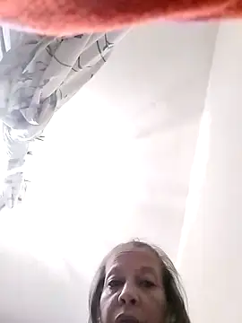 Gatitamiau40 online show from April 11, 2026, 6:22 pm