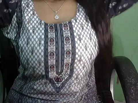 Snapshot of cute_momo_love chatting on May 4, 2026, 4:05 am cute momo love online show from May 4, 2026, 4:05 am