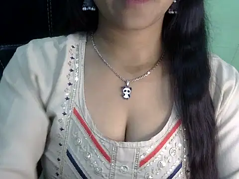 cute momo love online show from March 24, 2026, 5:40 am