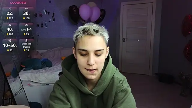 LuxuryLoverss online show from March 25, 2026, 11:20 am