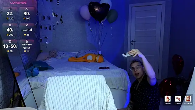 LuxuryLoverss online show from March 29, 2026, 11:01 am