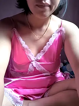 juicy-milu online show from May 12, 2026, 4:53 am