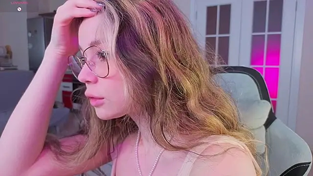 Dipamelly online show from April 1, 2026, 2:02 am