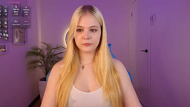 Elle Funning online show from March 6, 2026, 8:53 am