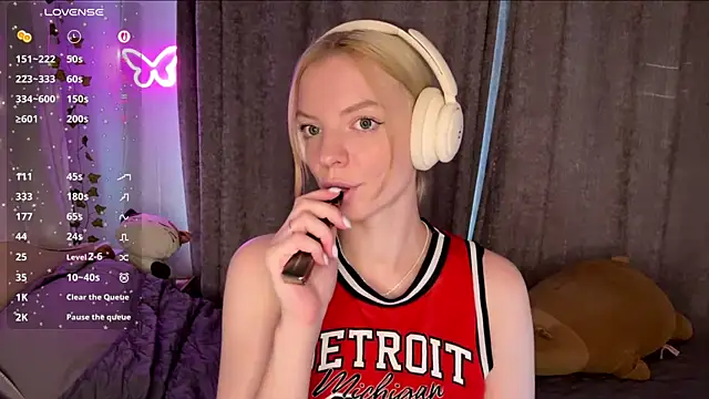 Snapshot of Marry_Sornatiko chatting on July 13, 2026, 3:33 pm Marry Sornatiko online show from July 13, 2026, 3:33 pm
