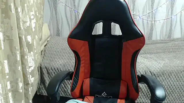 Snapshot of Golden_Muse chatting on February 25, 2026, 9:36 pm Golden Muse online show from February 25, 2026, 9:36 pm