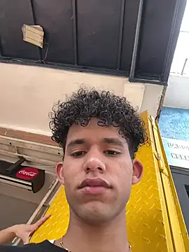 Snapshot of Stickmendez chatting on February 27, 2026, 8:41 pm Stickmendez online show from February 27, 2026, 8:41 pm