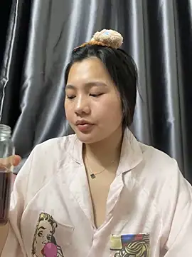 Snapshot of Meo_nho chatting on April 4, 2026, 1:39 pm Meo nho online show from April 4, 2026, 1:39 pm