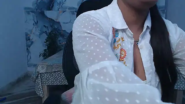 Aayesha-queen online show from June 21, 2026, 3:34 am