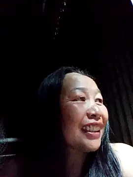 heesuu11 online show from April 10, 2026, 1:07 pm