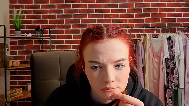 LauraaStokes online show from March 5, 2026, 10:56 am