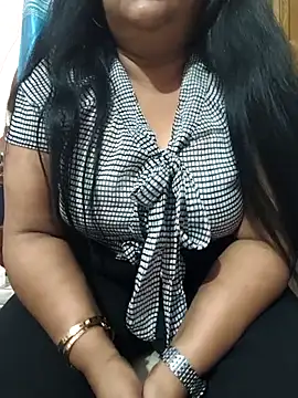 Moonae online show from April 9, 2026, 6:15 am