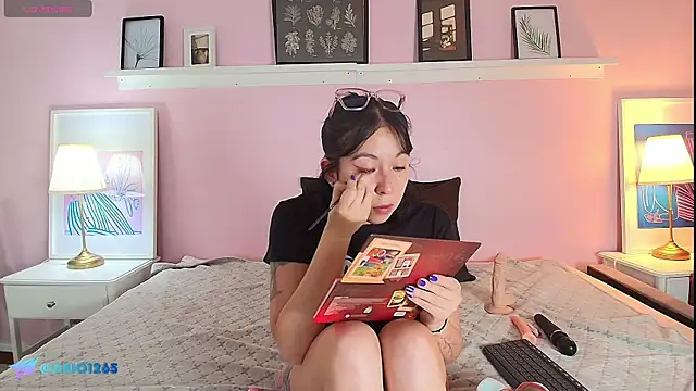 Snapshot of Abigailladyy chatting on June 10, 2026, 11:33 am Abigailladyy online show from June 10, 2026, 11:33 am