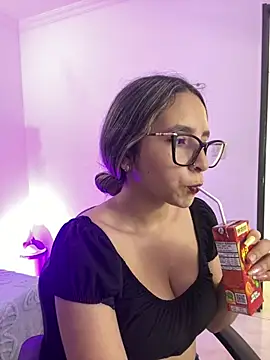 Snapshot of MANU_EF chatting on February 28, 2026, 12:49 pm MANU EF online show from February 28, 2026, 12:49 pm