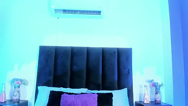 scarlet  ray  online show from April 10, 2026, 11:06 am