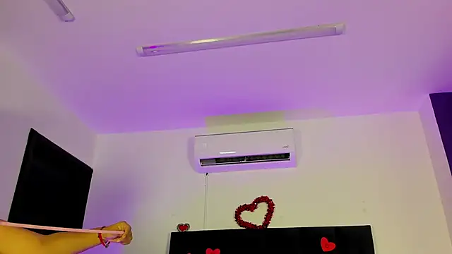 scarlet  ray  online show from March 3, 2026, 10:11 am