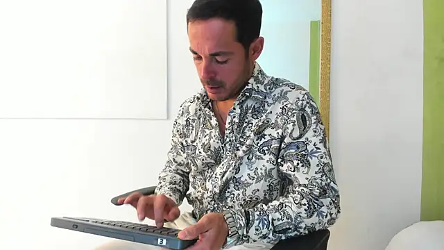 Adams Sanz online show from May 13, 2026, 6:37 pm