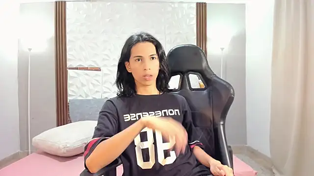 Larry craft online show from April 5, 2026, 8:26 pm