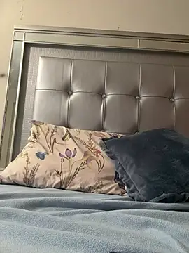 KimberlyBrenda online show from March 1, 2026, 7:25 pm