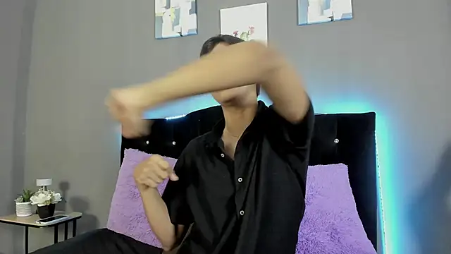 Eros Lux online show from April 10, 2026, 12:12 pm