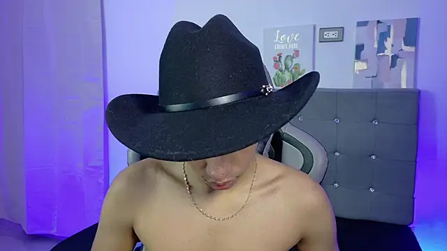 Snapshot of Eros_Lux chatting on July 10, 2026, 12:49 pm Eros Lux online show from July 10, 2026, 12:49 pm