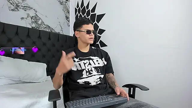 DylanRoyce  online show from March 16, 2026, 11:47 am