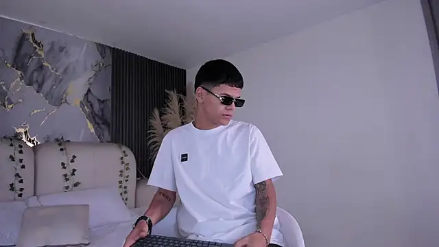 DylanRoyce  online show from March 13, 2026, 12:21 pm