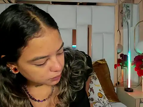 dulce lyraa1 online show from March 13, 2026, 10:48 pm