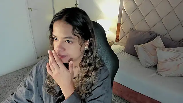 dulce lyraa1 online show from March 26, 2026, 4:11 am