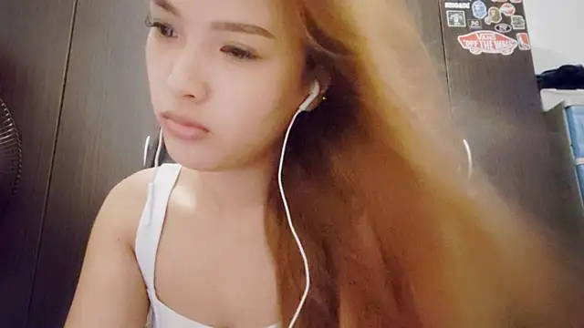 EllieCoconut001 online show from June 15, 2026, 10:37 am