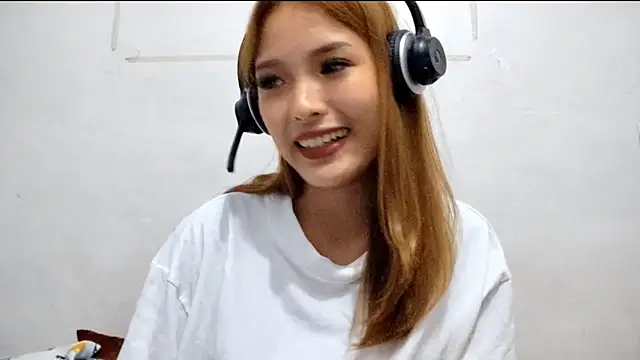 EllieCoconut001 online show from April 19, 2026, 11:33 am