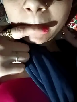 Snapshot of Rashmika_Mandana chatting on May 14, 2026, 8:44 am Rashmika Mandana online show from May 14, 2026, 8:44 am