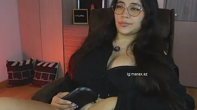 Mara HugeAss online show from June 7, 2026, 10:37 pm