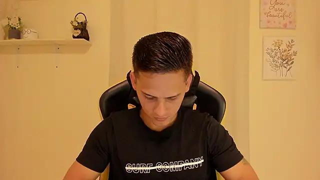 sexy andres01 online show from May 24, 2026, 7:03 pm