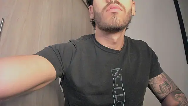 Snapshot of Axel__Blaze chatting on March 4, 2026, 1:41 pm Axel Blaze online show from March 4, 2026, 1:41 pm