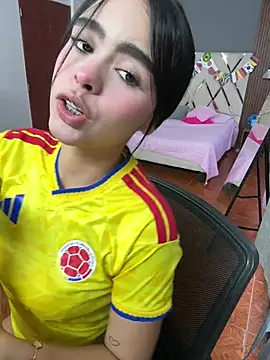 kitty rousse01 online show from June 18, 2026, 12:43 pm