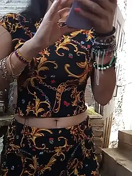 yuliitza4 online show from June 28, 2026, 9:54 pm