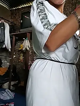 yuliitza4 online show from July 7, 2026, 1:58 pm