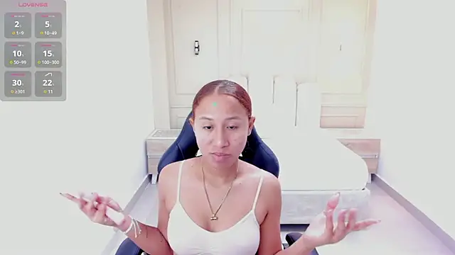 LESLYSIMPSON online show from April 8, 2026, 7:26 pm