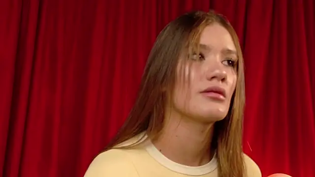Mia Benett  online show from May 12, 2026, 1:28 pm