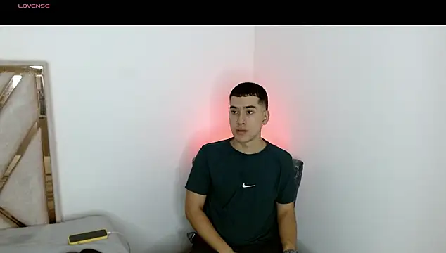 Snapshot of oliver___saint chatting on March 1, 2026, 2:11 am oliver saint online show from March 1, 2026, 2:11 am