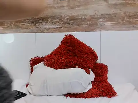 Nikol Lopez  online show from April 16, 2026, 11:44 am