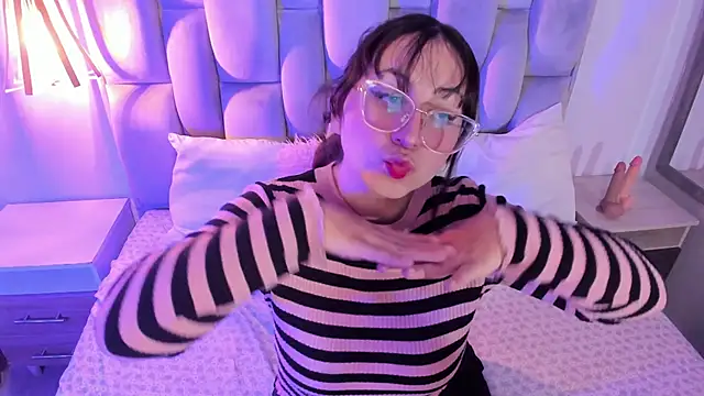 Maddie-LesYoux online show from March 31, 2026, 12:07 pm