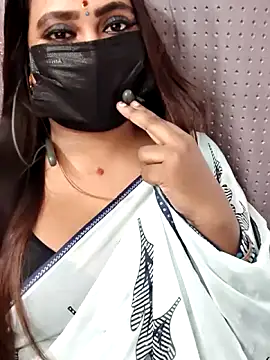 Cutie Nila online show from April 17, 2026, 5:10 am