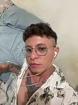 erickmoor2526 online show from February 26, 2026, 1:44 pm