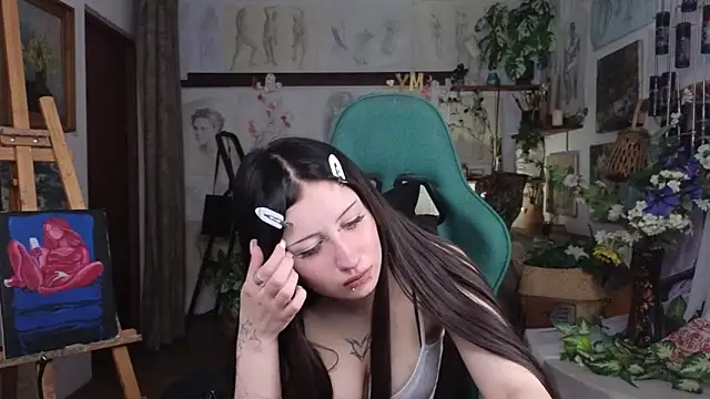 EffieMeowley online show from May 9, 2026, 7:56 am