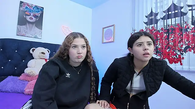 valeria and zoe online show from March 5, 2026, 2:24 pm