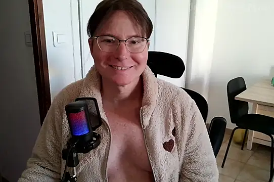 Snapshot of Jessica_hotTime chatting on April 3, 2026, 8:43 am Jessica hotTime online show from April 3, 2026, 8:43 am