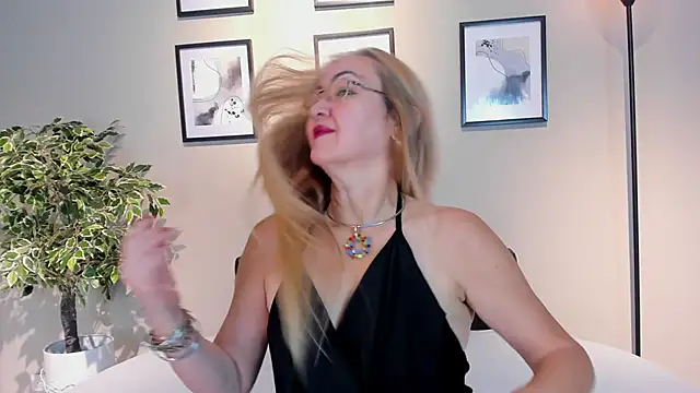 Snapshot of Victoria_Firee chatting on February 27, 2026, 12:16 pm Victoria Firee online show from February 27, 2026, 12:16 pm